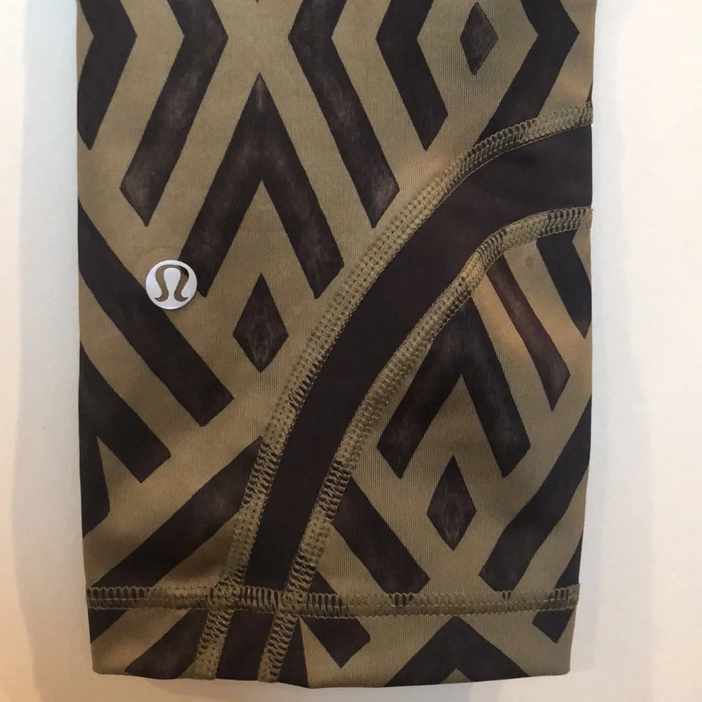 Lululemon run inspire crop leggings ll chevron size 6